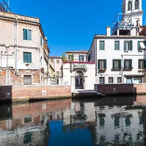 https://ln-luxe-apartment-venice-canal-view.hotelinveneto.com