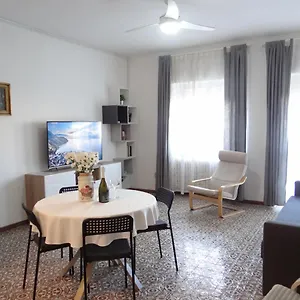 https://robertas-house-a-few-steps-from-the-lake.it-lombardy.com