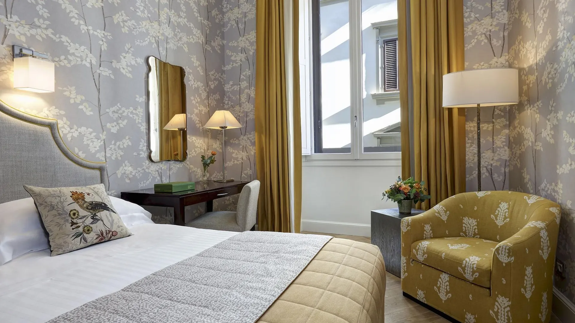 Rocco Forte Hotel Savoy Florence 5*,