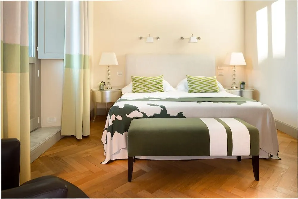 Rocco Forte Hotel Savoy Florence 5*,